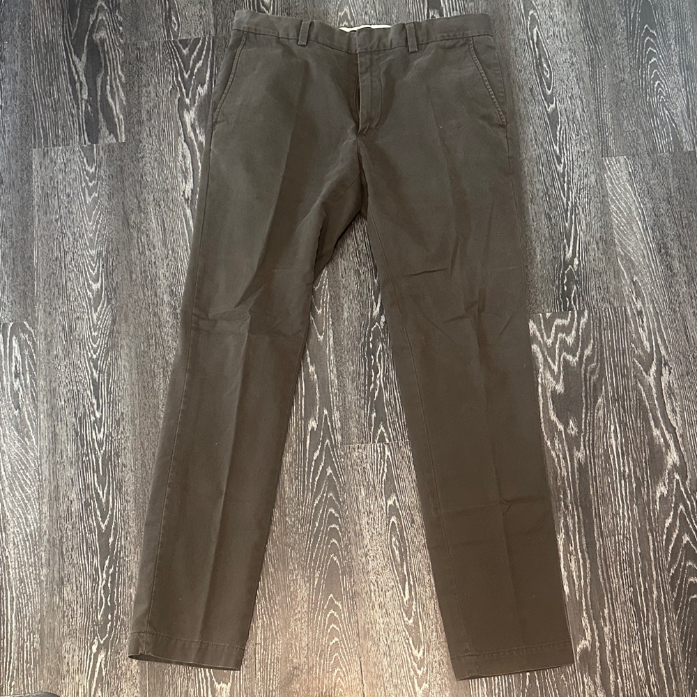 Banana Republic Men's green Chinos